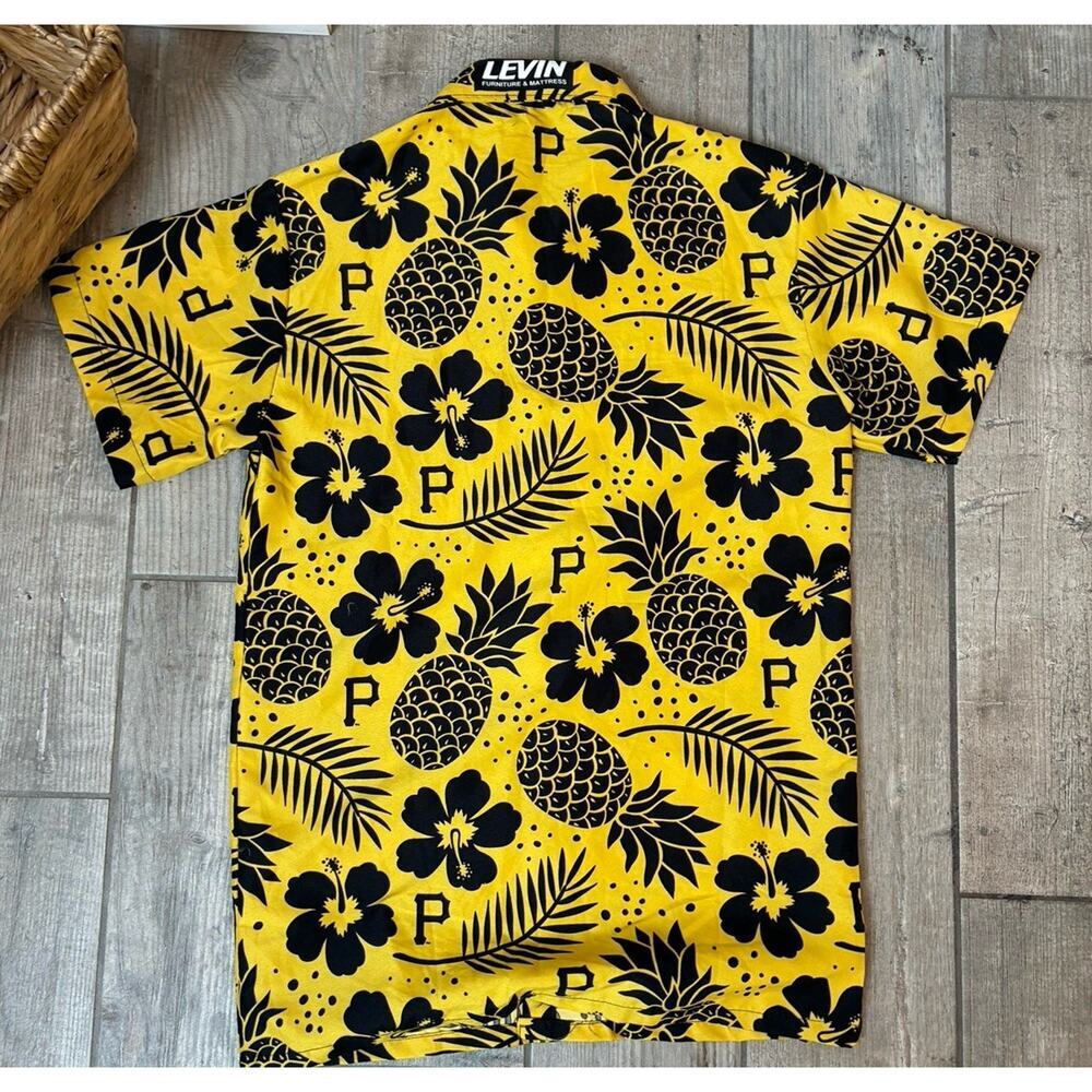 Pittsburgh Pirates Yellow Hawaiian Shirt Adult S Pineapple Tropical Button Up - Picture 7 of 7